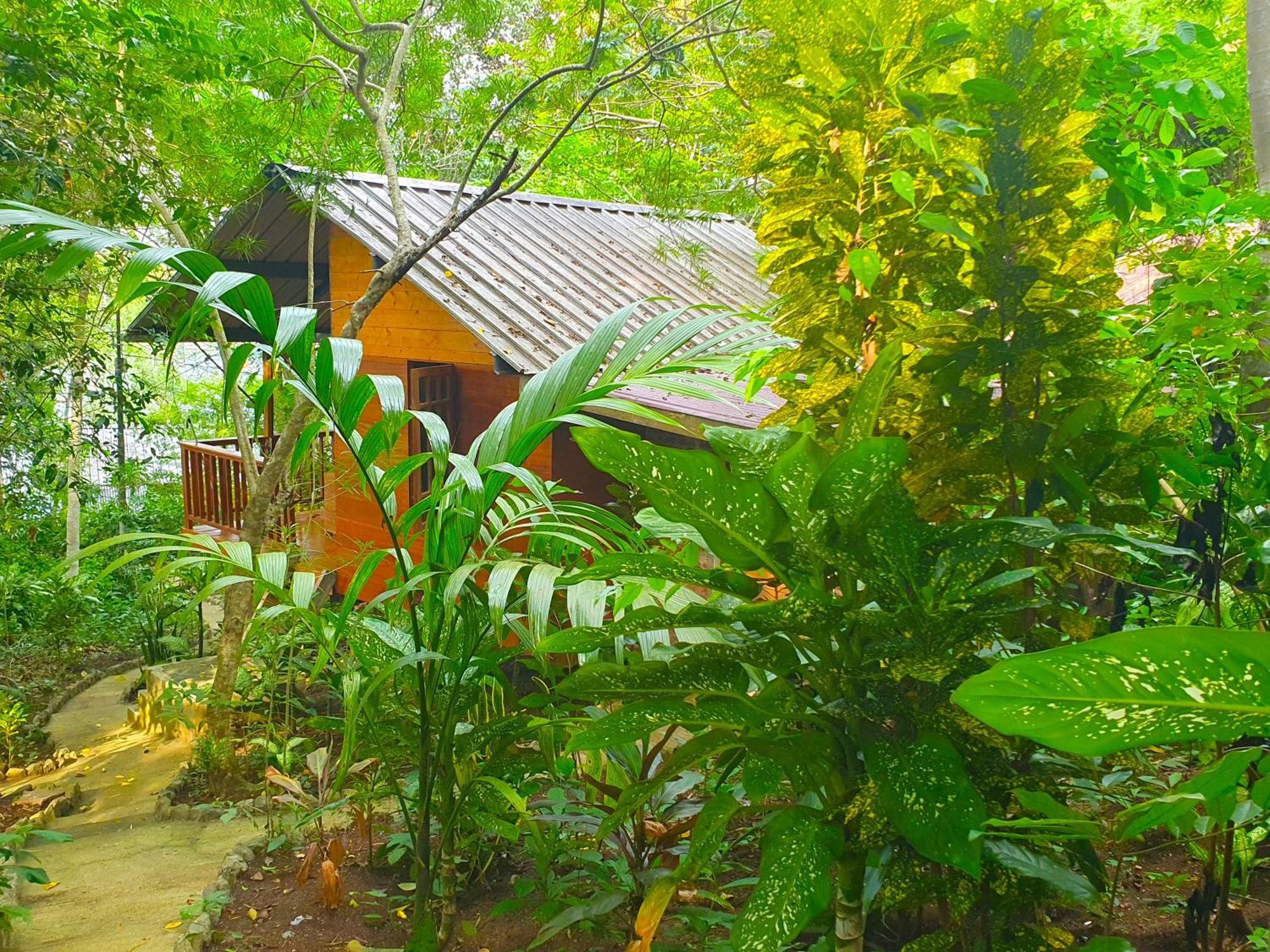 Santi Garden Bungalows Iboih ภายนอก รูปภาพ